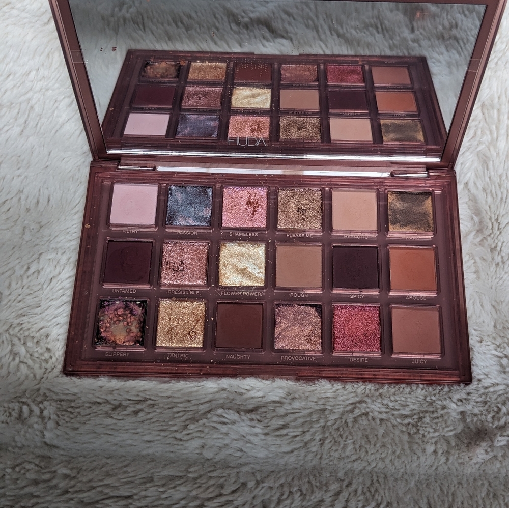 Huda Beauty Eyeshadow Palette - Multi-Color